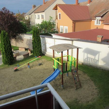 Zafir Sziget Apartman Шарвар Экстерьер фото