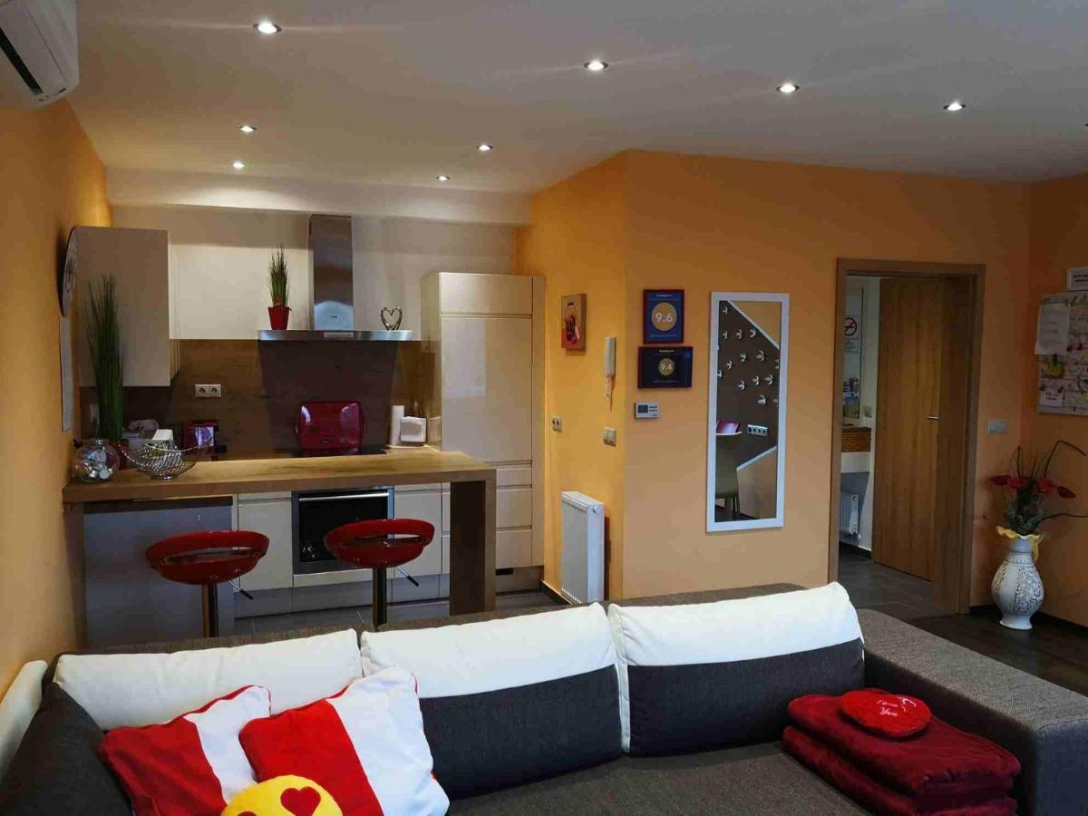 Zafir Sziget Apartman Шарвар Экстерьер фото